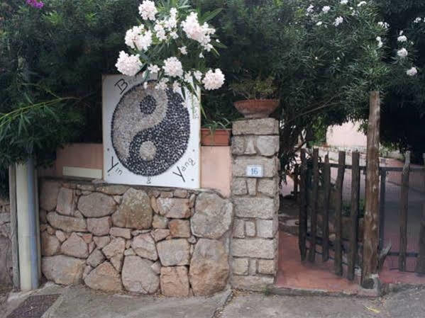 Bed & Breakfast Yin & Yang San Pantaleo Exteriér fotografie